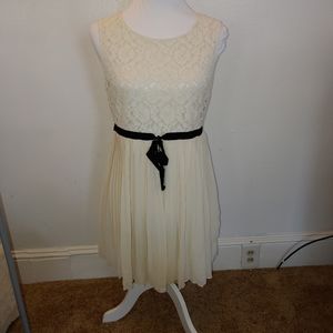 White lace/ruffle forever 21 dress size Large